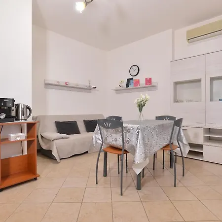 Izzhome Blue Sea Apartment Pula