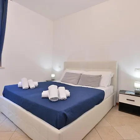 Izzhome Blue Sea Apartment